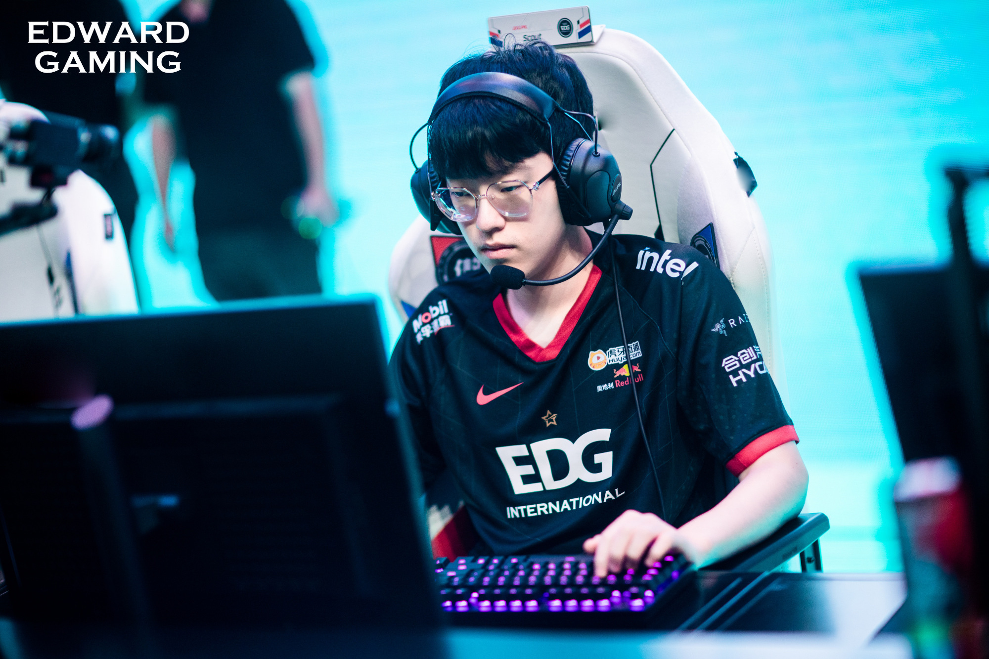 PG国际-Scout回归赛场，回归赛场首场状态亮眼，勇士观众沸腾！的简单介绍